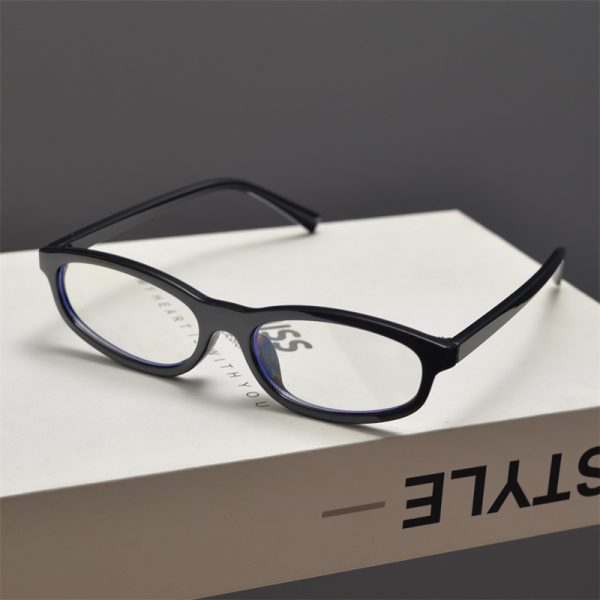 Y2K Futuristic Ultra-Narrow Frame Small Face Sunglasses for Men & Women - Hip-Hop Street Style Small Square Cat-Eye Design