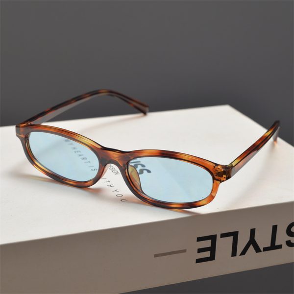 Y2K Futuristic Ultra-Narrow Frame Small Face Sunglasses for Men & Women - Hip-Hop Street Style Small Square Cat-Eye Design