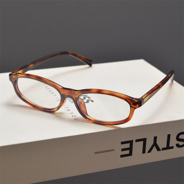 Y2K Futuristic Ultra-Narrow Frame Small Face Sunglasses for Men & Women - Hip-Hop Street Style Small Square Cat-Eye Design