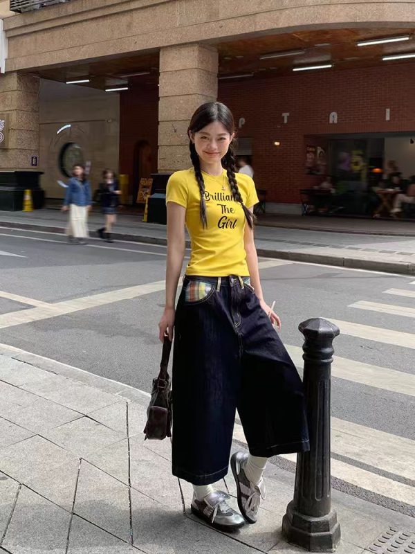 Yellow Retro Slim-Fit Short Sleeve T-Shirt for Women with Letter Print, Round Neck, Flattering Summer Style