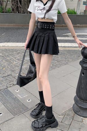 Belt Detail Pleated Mini Skirt