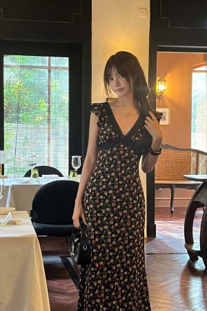 DreamyNerd Flutter Sleeve Floral Lace Midi Dress