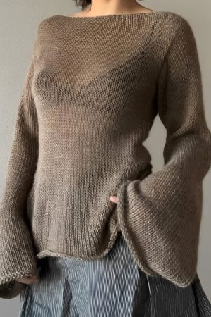 Flare Sleeved Knit Backless Top