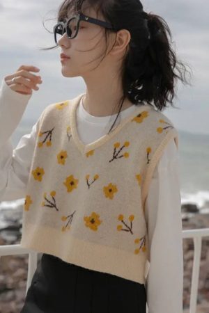 Floral Cropped Sweater Vest