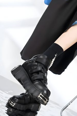 Grunge Chunky Metal Detailed Platform Boots