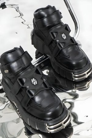 Grunge Chunky Metal Detailed Platform Boots