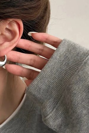 Minimal Round Earrings