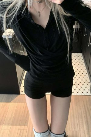 Rase le sol Draped Neck Slim-Fit Long Sleeve T-Shirt