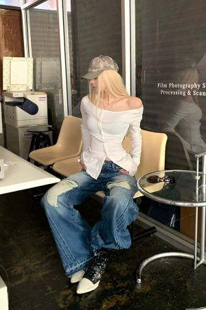 Rase Le Sol Off-Shoulder Buttoned Tee
