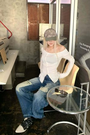 Rase Le Sol Off-Shoulder Buttoned Tee