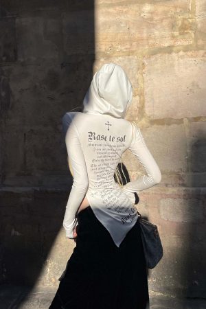 Rase le sol Printed Fitted Hoodie with Slit Hem