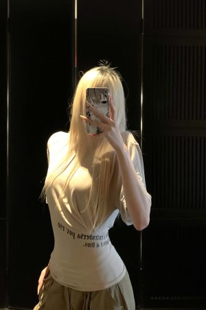 Rase le sol Ruched Waist Gothic Text Fitted T-Shirt