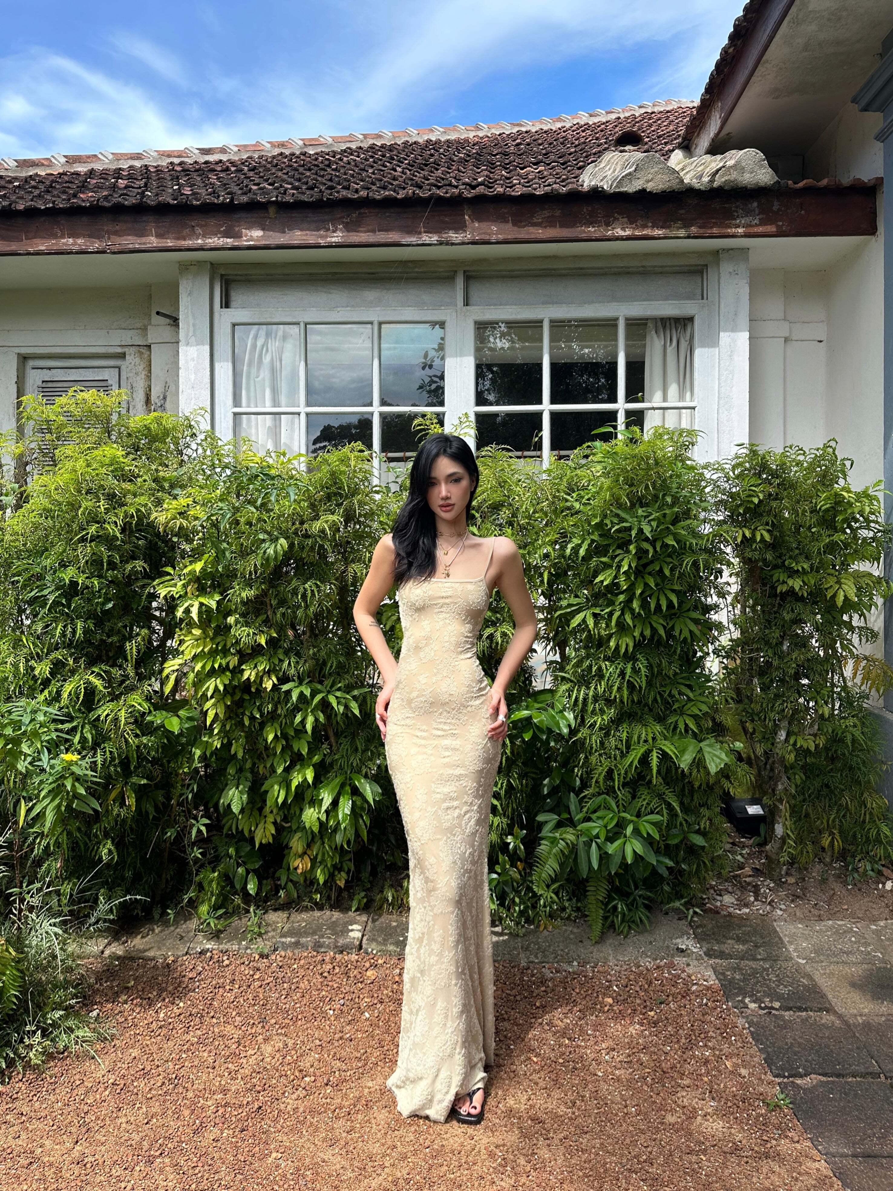 ROVENTE Floral Lace Sculpted Slip Maxi Dress