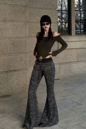ROVENTE Off-Shoulder Slim-Fit Long Sleeve Top with Front Hem Slit
