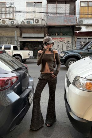 ROVENTE Off-Shoulder Slim-Fit Long Sleeve Top with Front Hem Slit