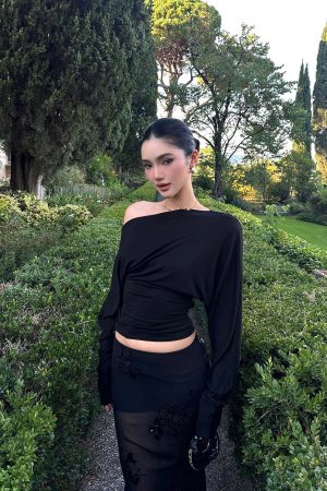 ROVENTE One Shoulder Cut-Out Top Long Sleeve Slim Fit Minimalist Tee