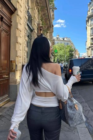 ROVENTE One Shoulder Cut-Out Top Long Sleeve Slim Fit Minimalist Tee