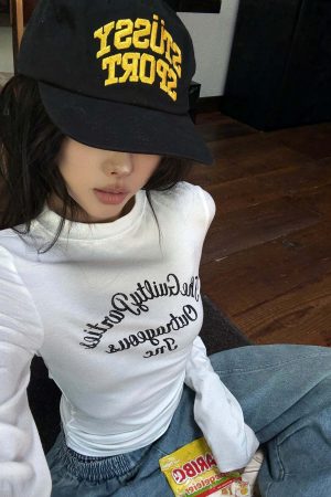 WARDEN EDGE Graphic Long Sleeve Tee with Slim Fit and Streetwear Edge