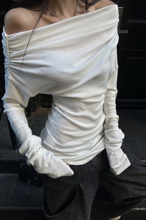 WARDEN EDGE Off-Shoulder Ruched Long Sleeve T-Shirt