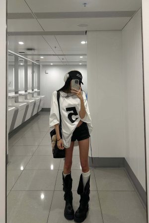 WARDEN EDGE Oversized Graphic Tee with Weekly Print