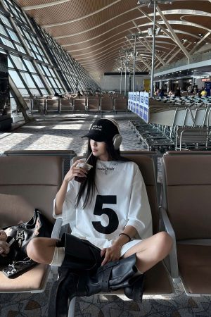 WARDEN EDGE Oversized Graphic Tee with Weekly Print