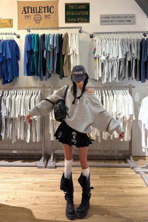 WARDEN EDGE Oversized Grey Sweatshirt with Embroidered W Logo