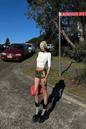 WARDEN EDGE Ribbed Slim Fit Crop Top