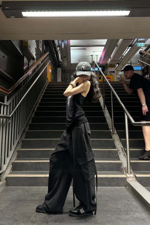 WARDEN EDGE Rupture-Waist Oversized Cargo Pants